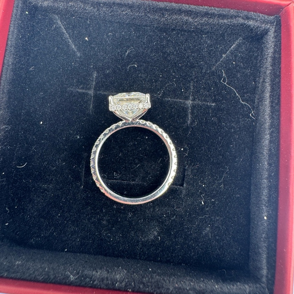 Elegant Hidden Halo 14K Women's Ring - Picture 4 of 6